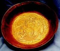 鎏金鱼龙戏珠纹银盆（唐）