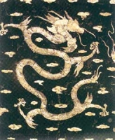 明万历黑光漆嵌螺钿云龙纹