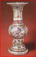 明万历五彩云龙纹尊（景德镇）