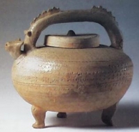 原始瓷龙梁壶（战国）