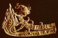 龙形金片饰（西汉）